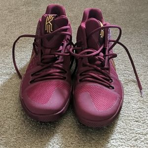 Nike Kyrie 3's size 11 brand new basketball shoes
